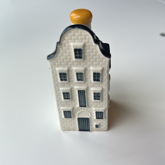 KLM #79 Blue Delft House by BOLS - Picture 1 of 6